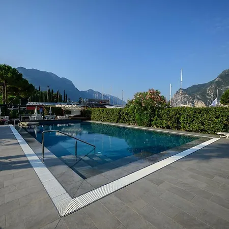 Riviera 3*